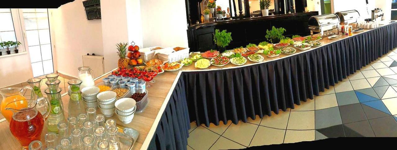 Great Polonia Ustka Bed & Breakfast ภายนอก รูปภาพ
